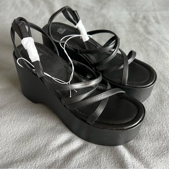Women's Liza Platform Wedge Heels Black - Wild Fable™ 9.5 - Picture 6 of 11